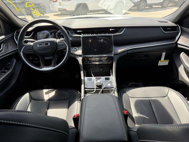 new 2025 Jeep Grand Cherokee L car, priced at $41,562