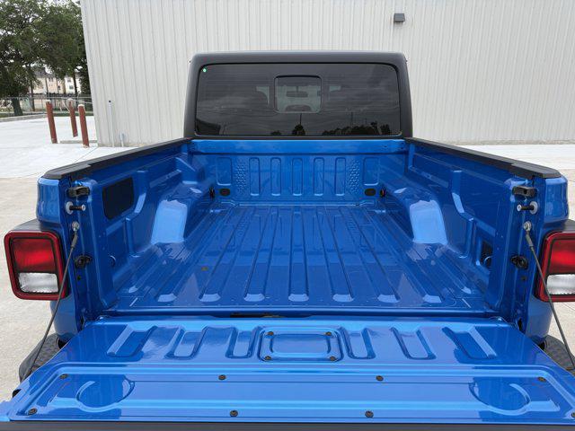 new 2025 Jeep Gladiator car, priced at $34,225