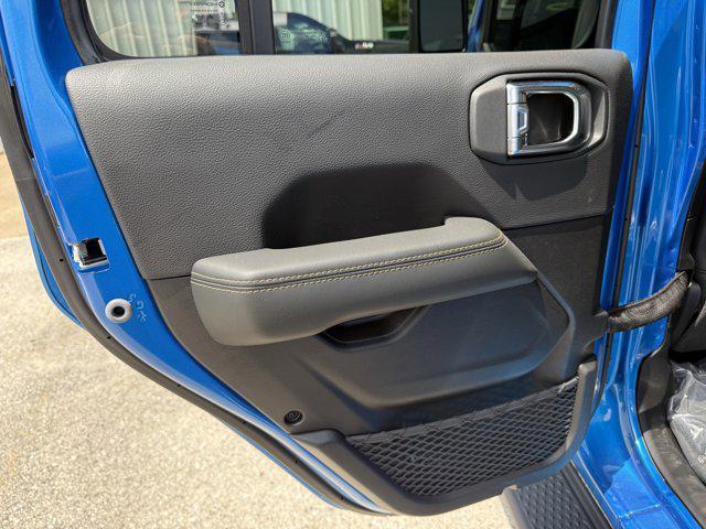 new 2025 Jeep Gladiator car, priced at $37,950