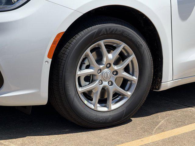 new 2026 Chrysler Pacifica car, priced at $36,071