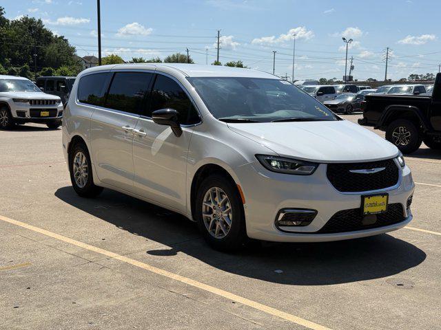new 2026 Chrysler Pacifica car, priced at $36,071