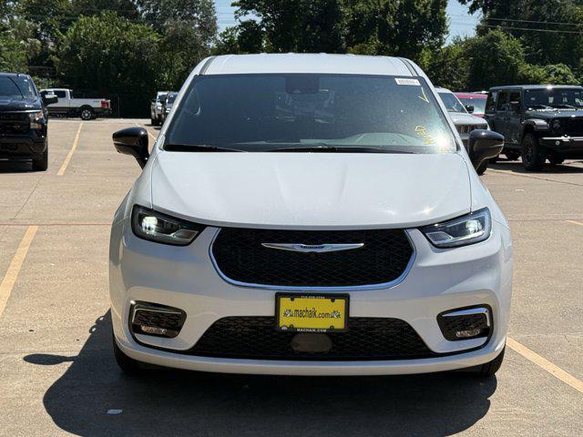 new 2026 Chrysler Pacifica car, priced at $36,071