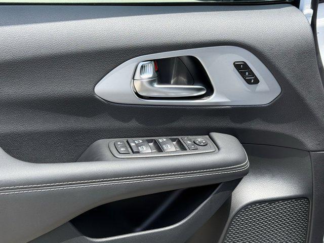 new 2025 Chrysler Pacifica car, priced at $41,751