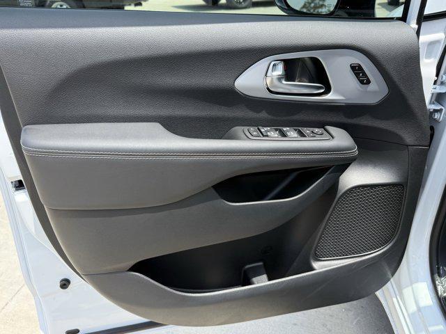 new 2025 Chrysler Pacifica car, priced at $41,751