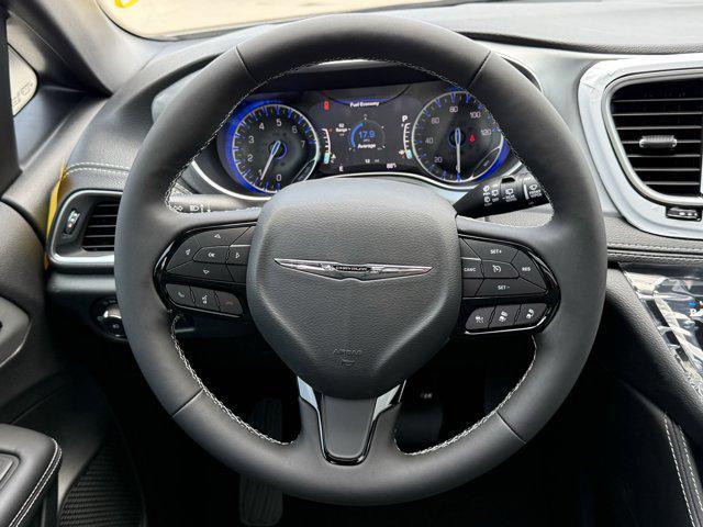 new 2025 Chrysler Pacifica car, priced at $41,751