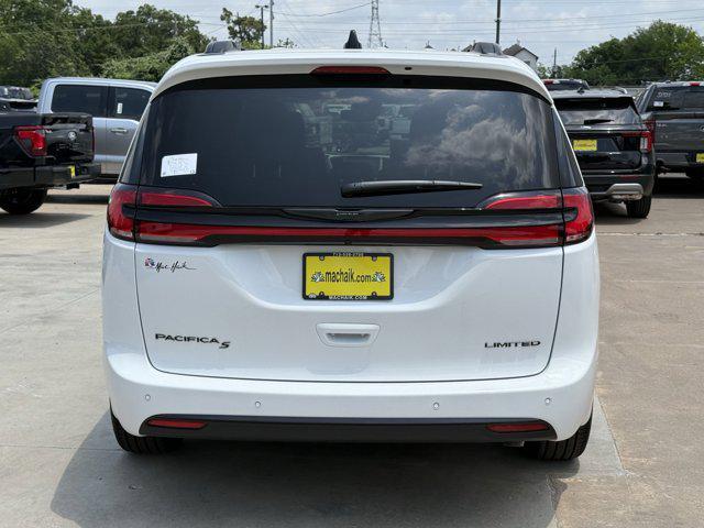new 2025 Chrysler Pacifica car, priced at $41,751