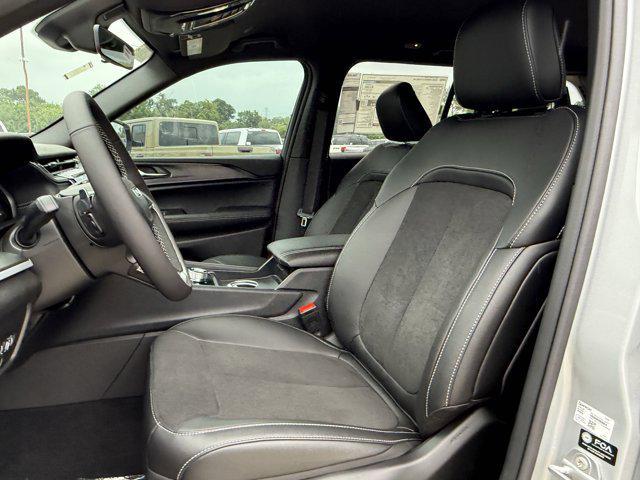 new 2025 Jeep Grand Cherokee car, priced at $33,024