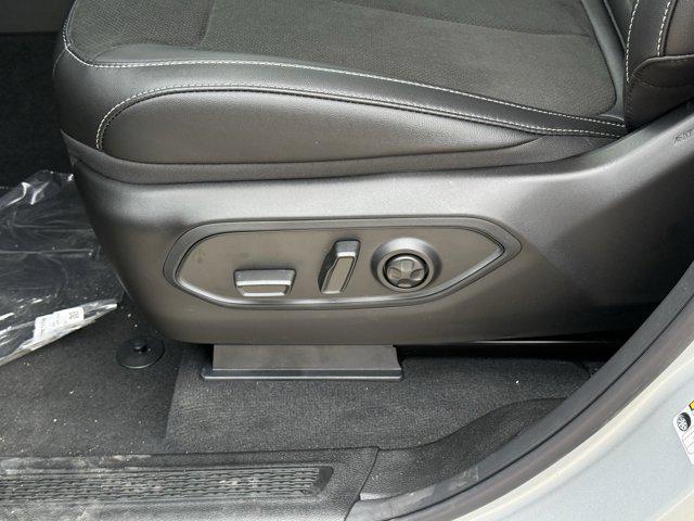 new 2025 Jeep Grand Cherokee car, priced at $33,024