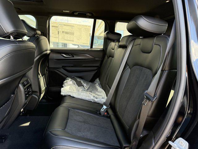 new 2025 Jeep Grand Cherokee car, priced at $35,084