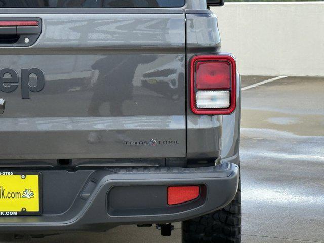 new 2025 Jeep Gladiator car, priced at $40,200