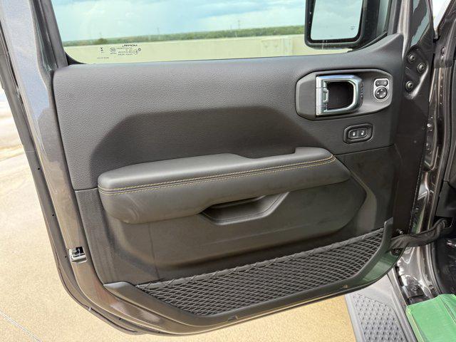 new 2025 Jeep Gladiator car, priced at $40,200