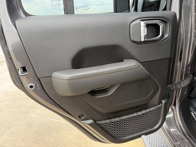 new 2025 Jeep Gladiator car, priced at $40,200