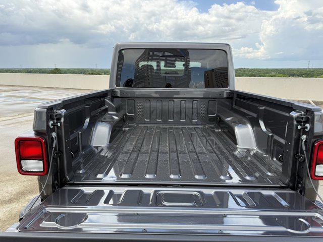 new 2025 Jeep Gladiator car, priced at $40,200