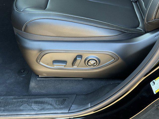 new 2025 Jeep Grand Cherokee car, priced at $45,600