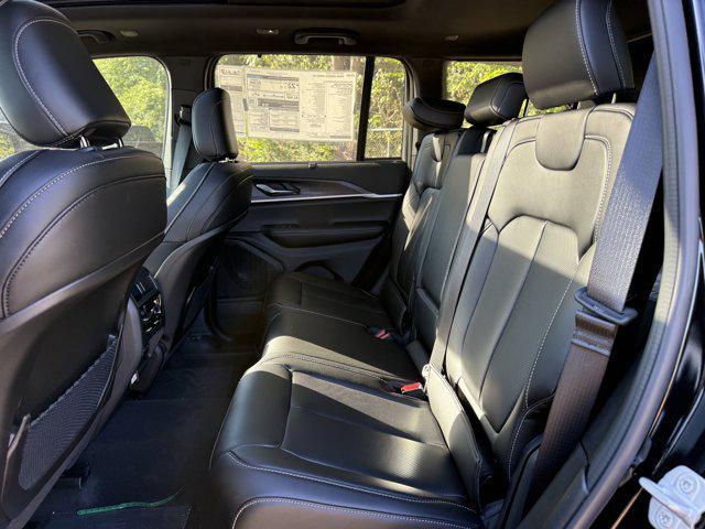 new 2025 Jeep Grand Cherokee car, priced at $45,600