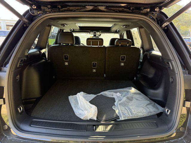 new 2025 Jeep Grand Cherokee car, priced at $45,600