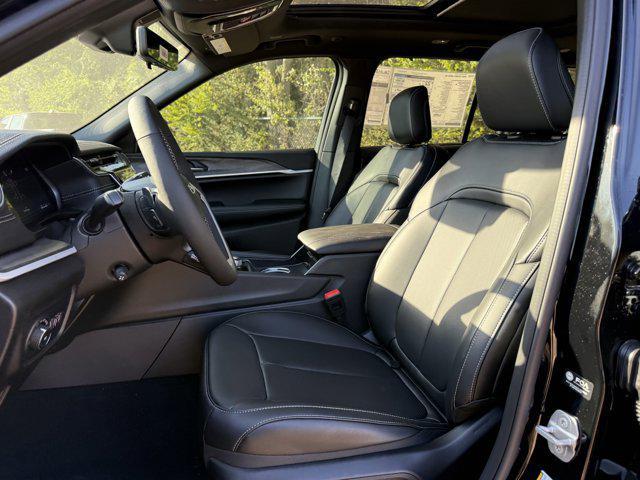 new 2025 Jeep Grand Cherokee car, priced at $45,600