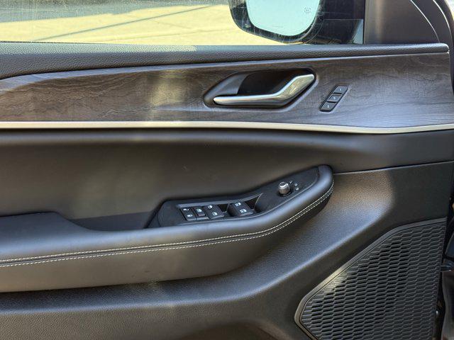 new 2025 Jeep Grand Cherokee car, priced at $45,600