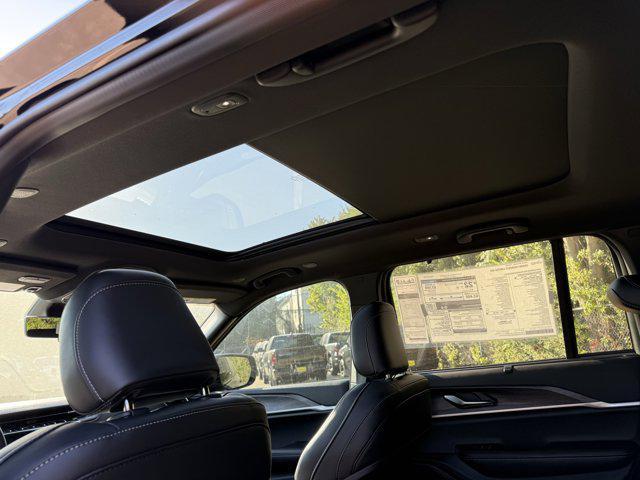 new 2025 Jeep Grand Cherokee car, priced at $45,600