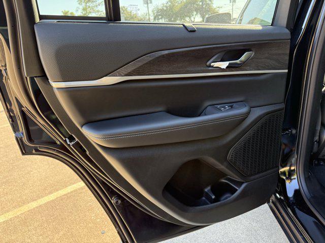 new 2025 Jeep Grand Cherokee car, priced at $45,600