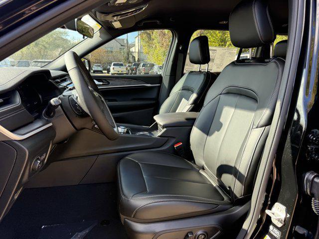 new 2025 Jeep Grand Cherokee car, priced at $41,655