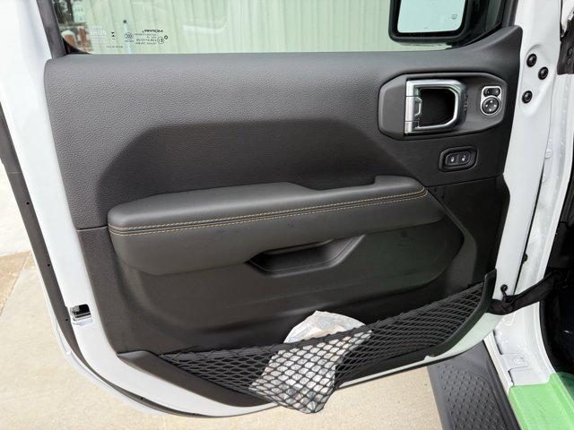 new 2025 Jeep Gladiator car, priced at $39,953