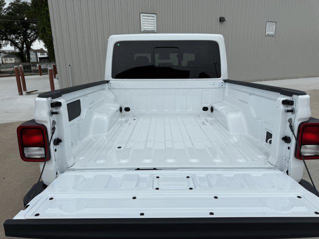 new 2025 Jeep Gladiator car, priced at $39,953