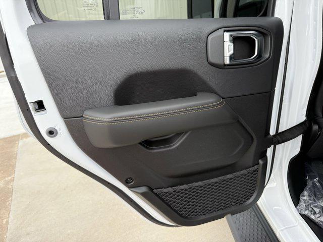 new 2025 Jeep Gladiator car, priced at $39,953