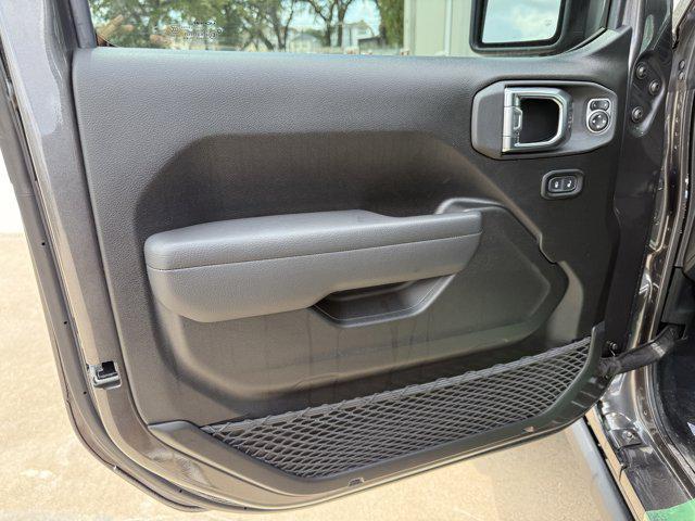 new 2025 Jeep Gladiator car, priced at $41,257