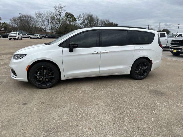 new 2024 Chrysler Pacifica car, priced at $42,642