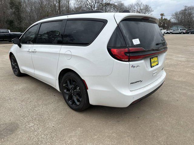 new 2024 Chrysler Pacifica car, priced at $42,642