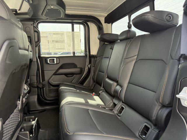 new 2025 Jeep Gladiator car, priced at $37,950