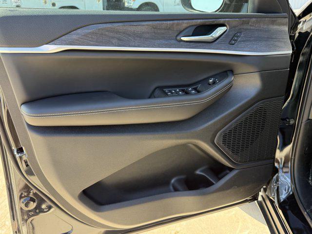 new 2025 Jeep Grand Cherokee car, priced at $37,634