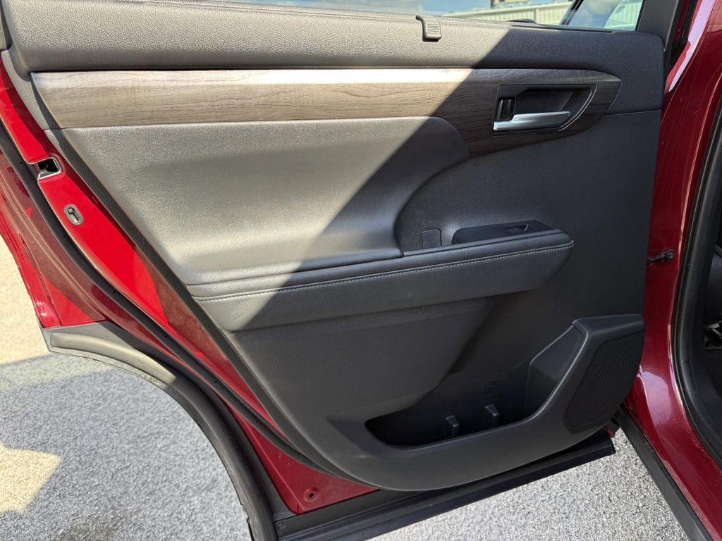 used 2021 Toyota Highlander car, priced at $34,250