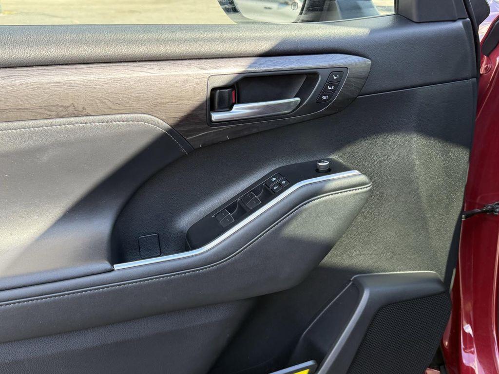 used 2021 Toyota Highlander car, priced at $34,250