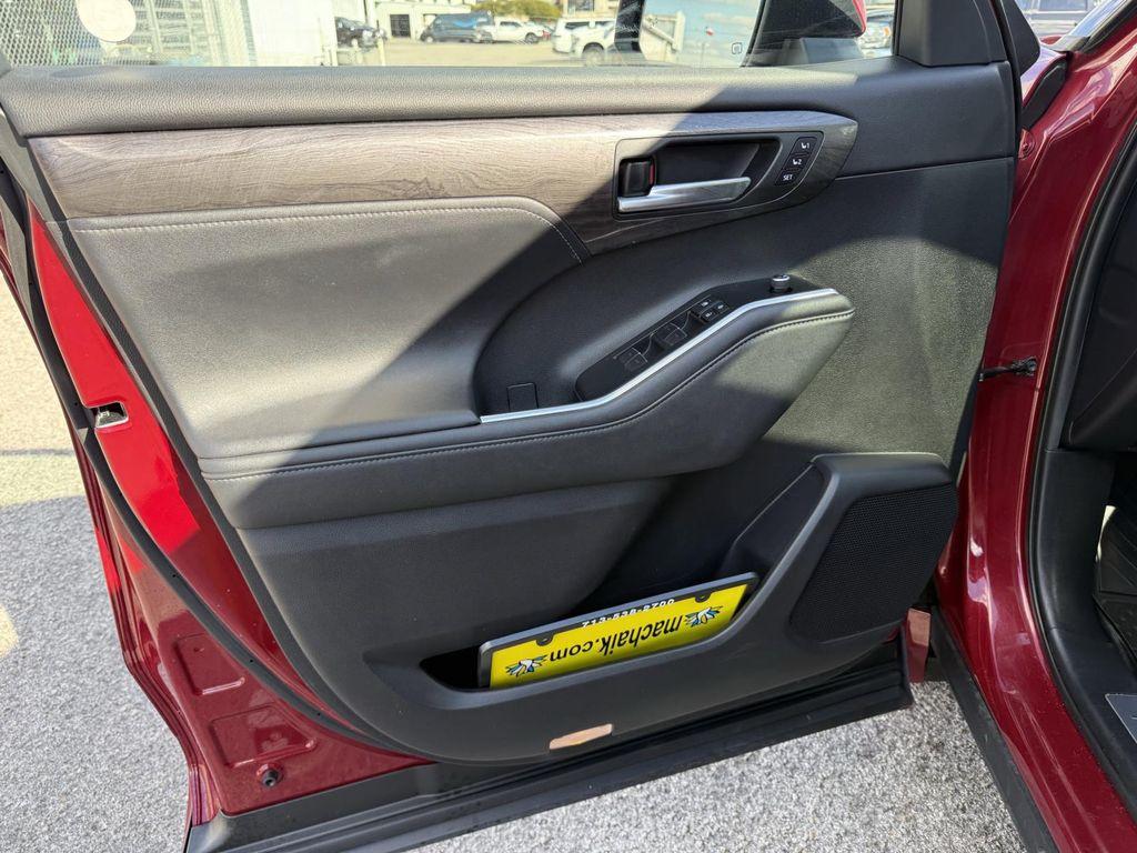 used 2021 Toyota Highlander car, priced at $34,250