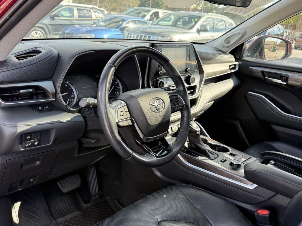used 2021 Toyota Highlander car, priced at $34,250