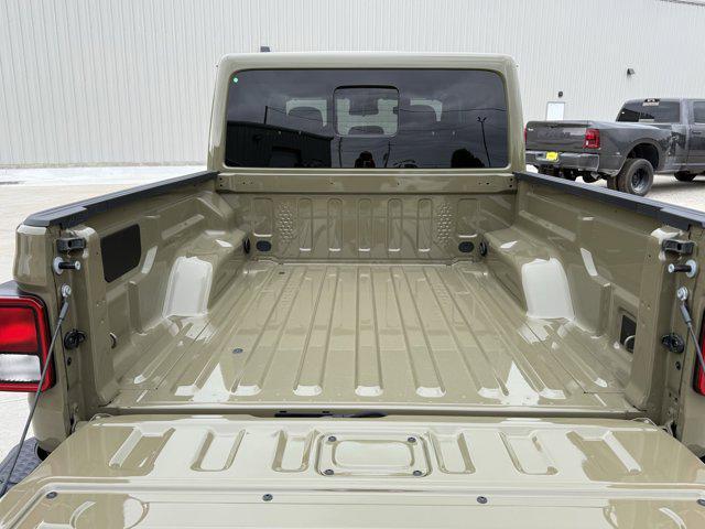 new 2025 Jeep Gladiator car, priced at $38,450