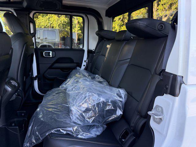 new 2025 Jeep Gladiator car, priced at $42,591