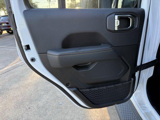 new 2025 Jeep Gladiator car, priced at $42,591