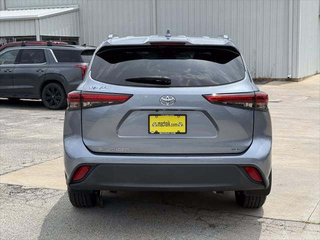 used 2021 Toyota Highlander car, priced at $31,750