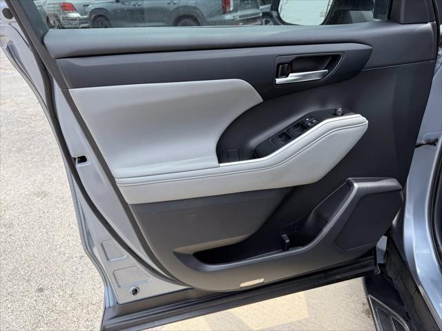 used 2021 Toyota Highlander car, priced at $31,750