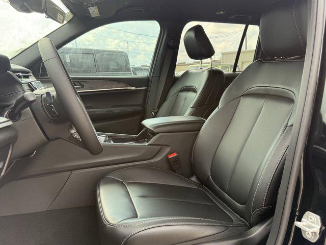 new 2025 Jeep Grand Cherokee car, priced at $35,492