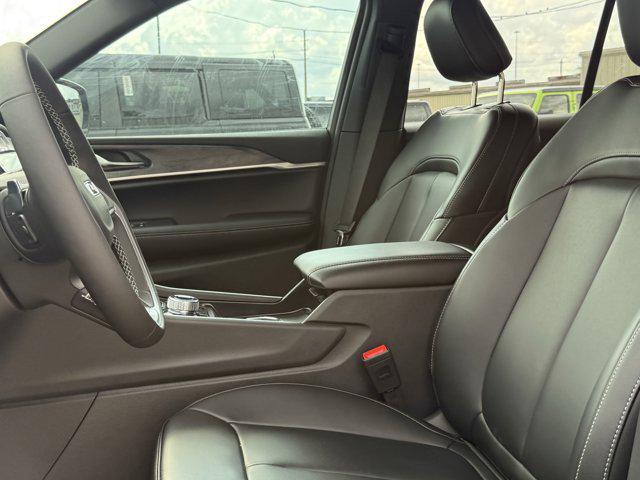 new 2025 Jeep Grand Cherokee car, priced at $35,492