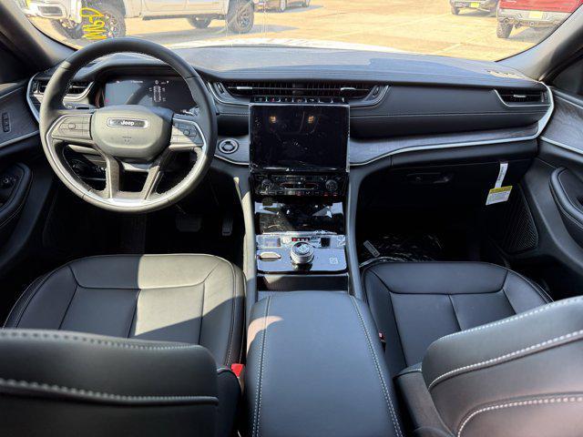 new 2025 Jeep Grand Cherokee car, priced at $42,124