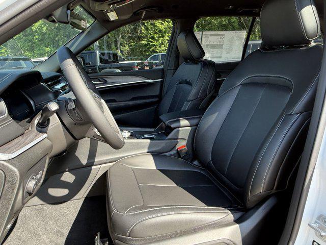 new 2025 Jeep Grand Cherokee car, priced at $42,124