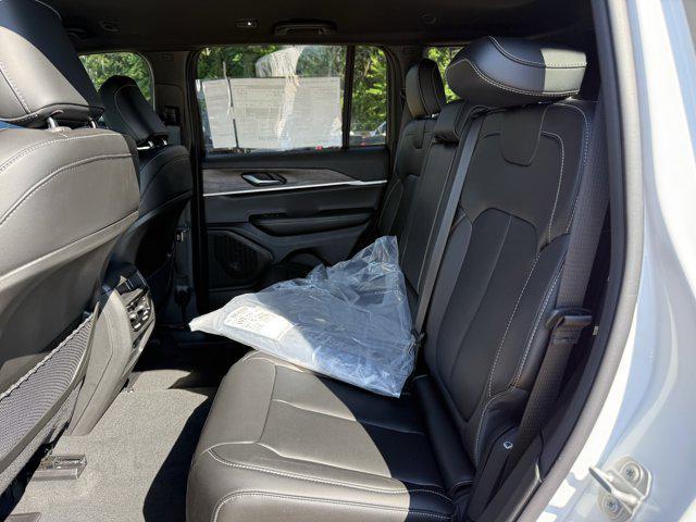 new 2025 Jeep Grand Cherokee car, priced at $42,124
