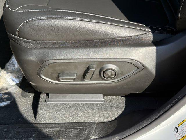 new 2025 Jeep Grand Cherokee car, priced at $42,124