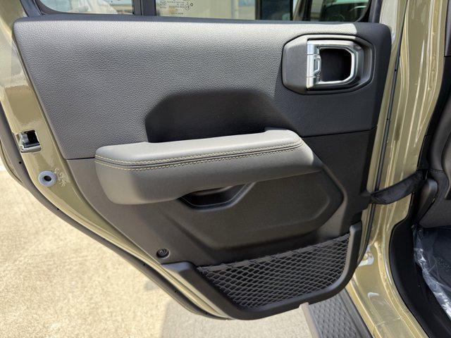 new 2025 Jeep Gladiator car, priced at $37,950