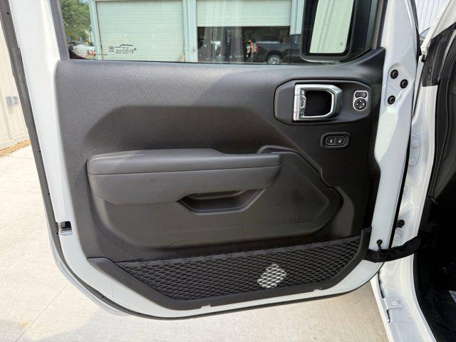 new 2025 Jeep Gladiator car, priced at $35,640